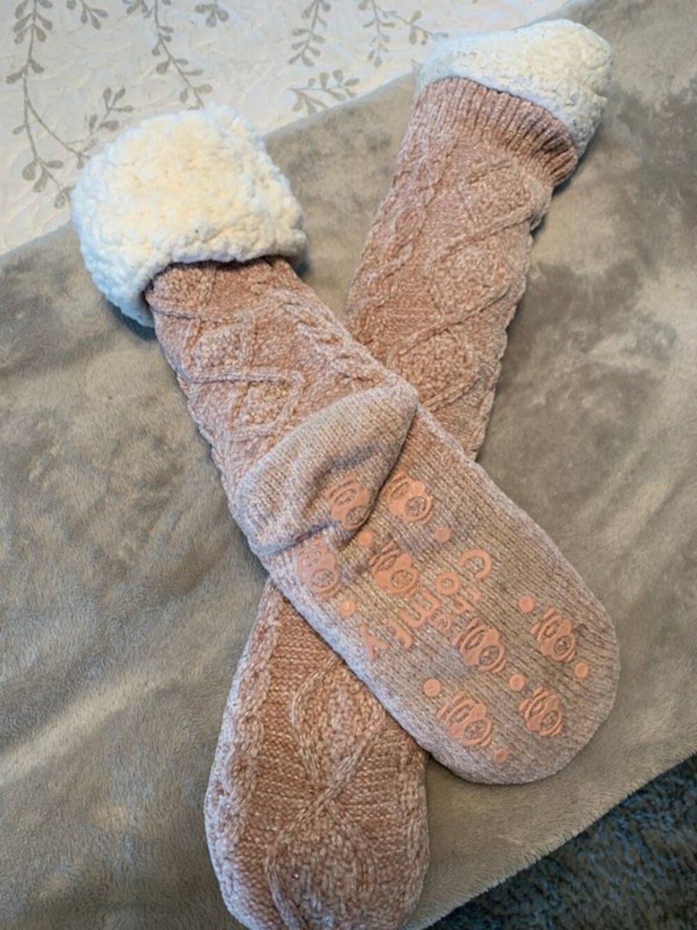 THE COMFY..SLIPPER..SOCKS..WOMEN 6-10
